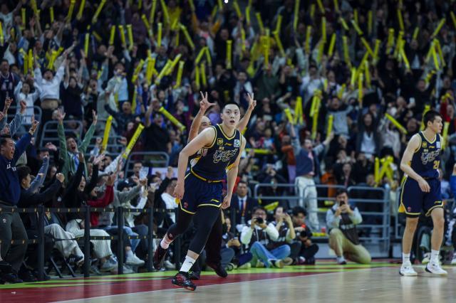 开云官方平台-力挺胡明轩获得最佳回报 信任是杜锋的季后赛密码