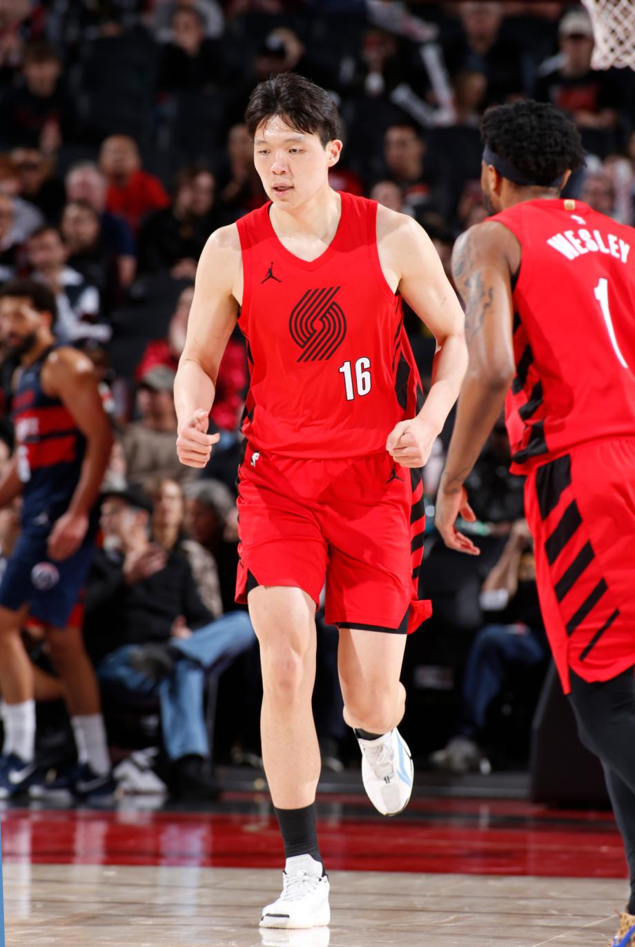 开云官方平台-杨瀚森6分4篮板阿夫迪亚20+7 开拓者轻取奇才